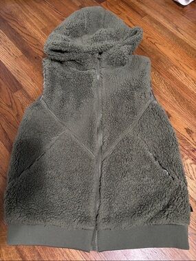ZYIA Active women’s sherpa green hooded vest